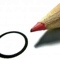 Ein Stift neben einem Kreis auf einem Wahlzettel