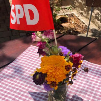 Tischgedeck mit SPD Fähnchen